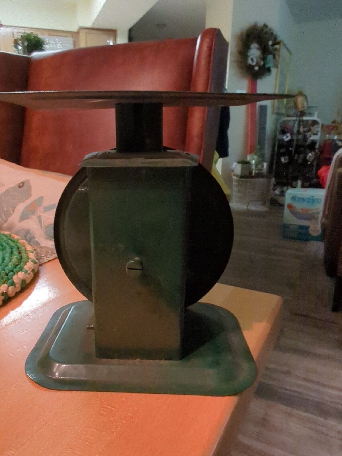 Vintage All  Green Star Light Family Scale 25lb By 2 Oz Made In Japan, Metal.