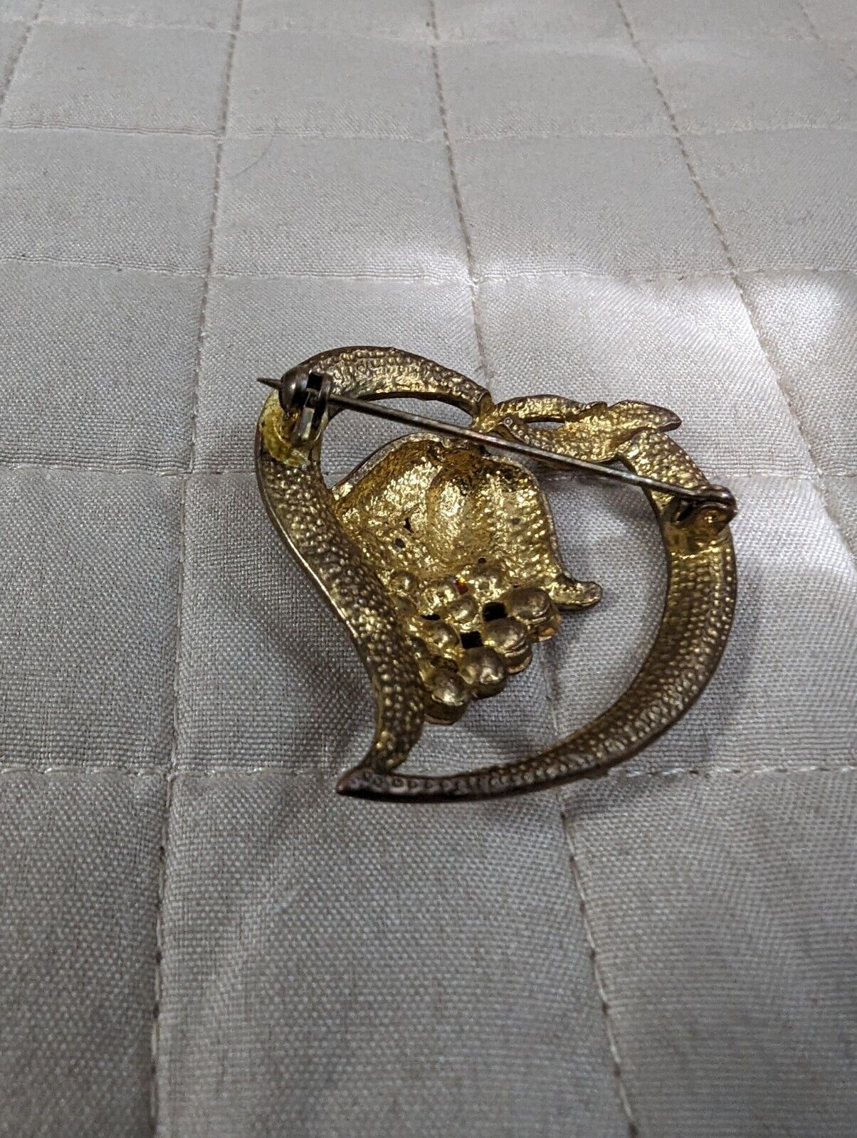 Beautiful Vintage 1950s Rhinestone And Enamel Golden Brooch