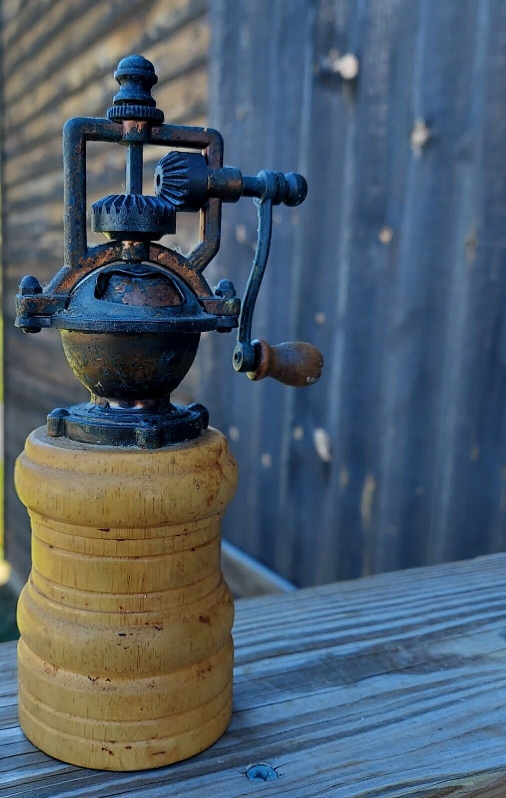 Cedar Wood Pepper Grinder