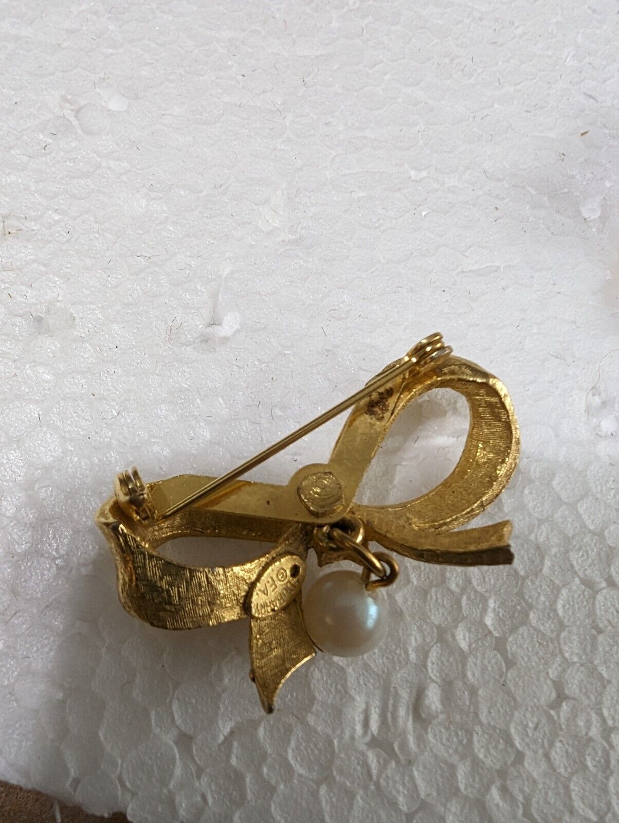 Vintage DUBARRY Gold Tone Ribbon With A Dangling Pearl