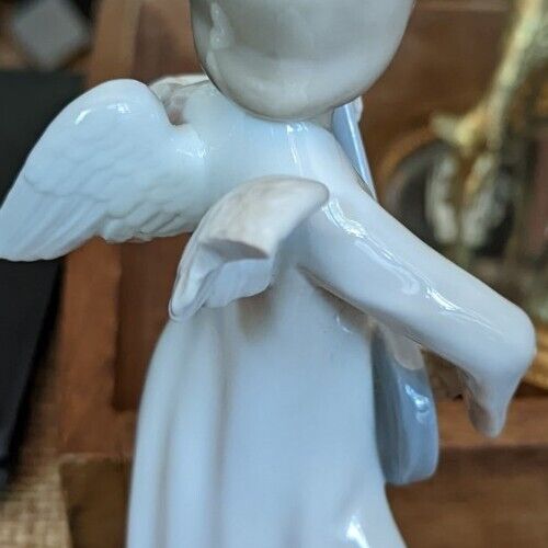 Lladro Nao Angel Playing the Banjo Porcelain Figurine #192 clipped wing.