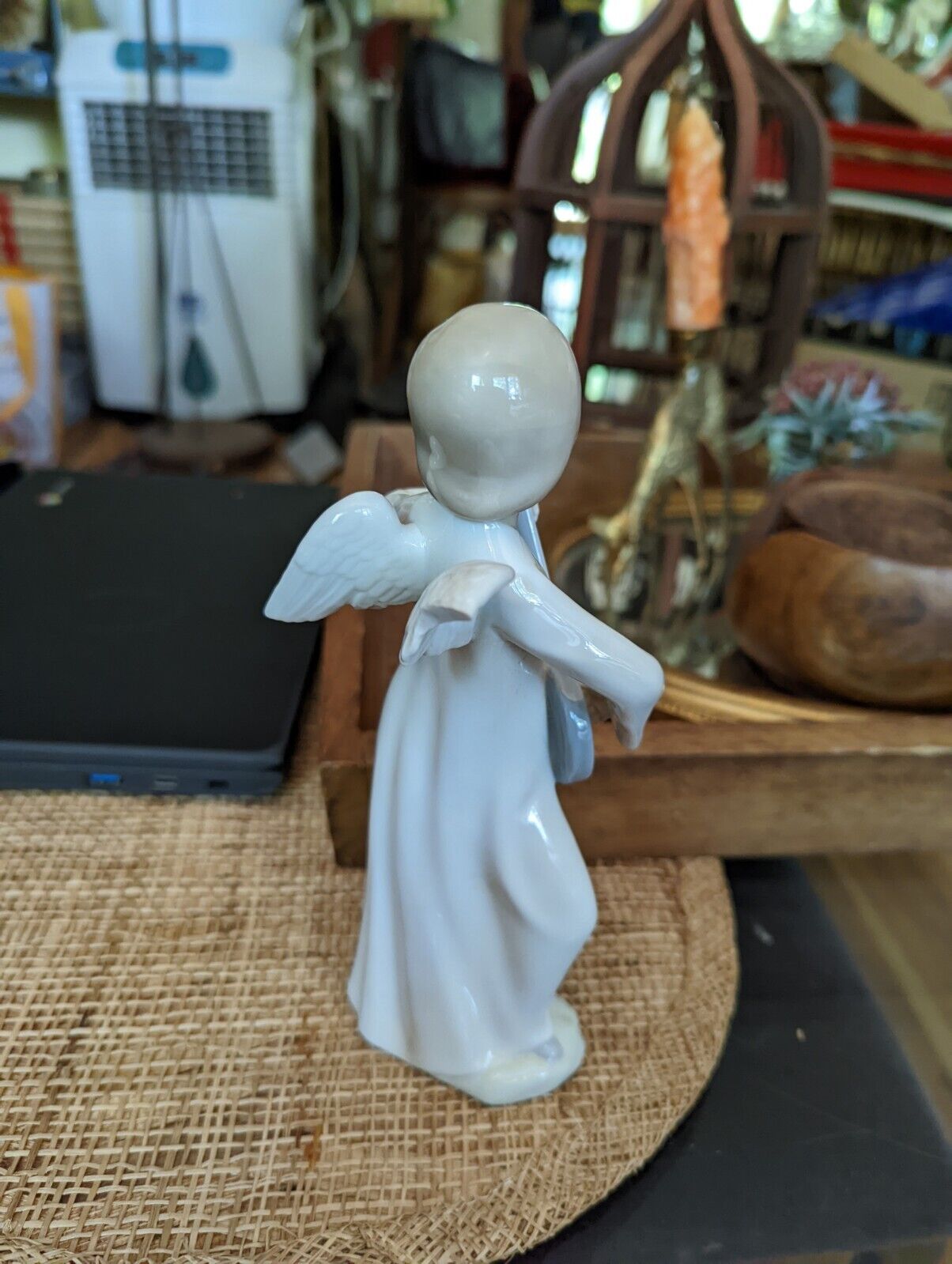 Lladro Nao Angel Playing the Banjo Porcelain Figurine #192 clipped wing.