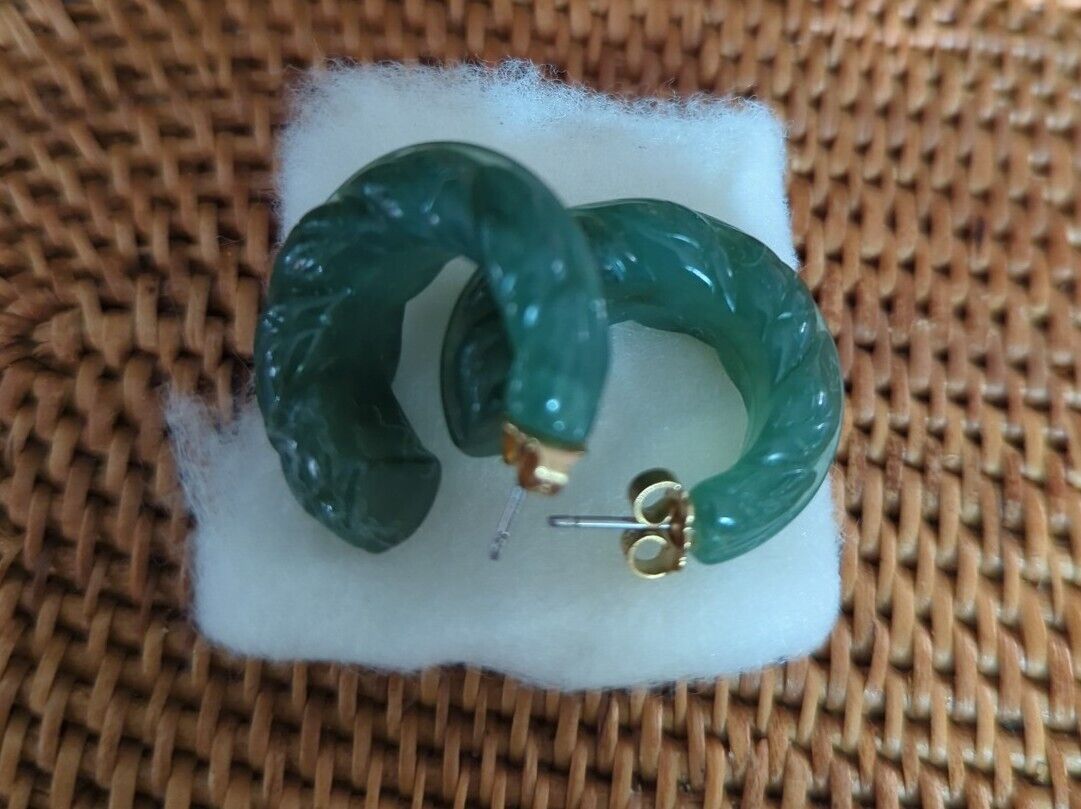 Vtg 1982 AVON “Floral Hoop – Jade Tone” Faux Jade Lucite Hoop Post Earrings NIB