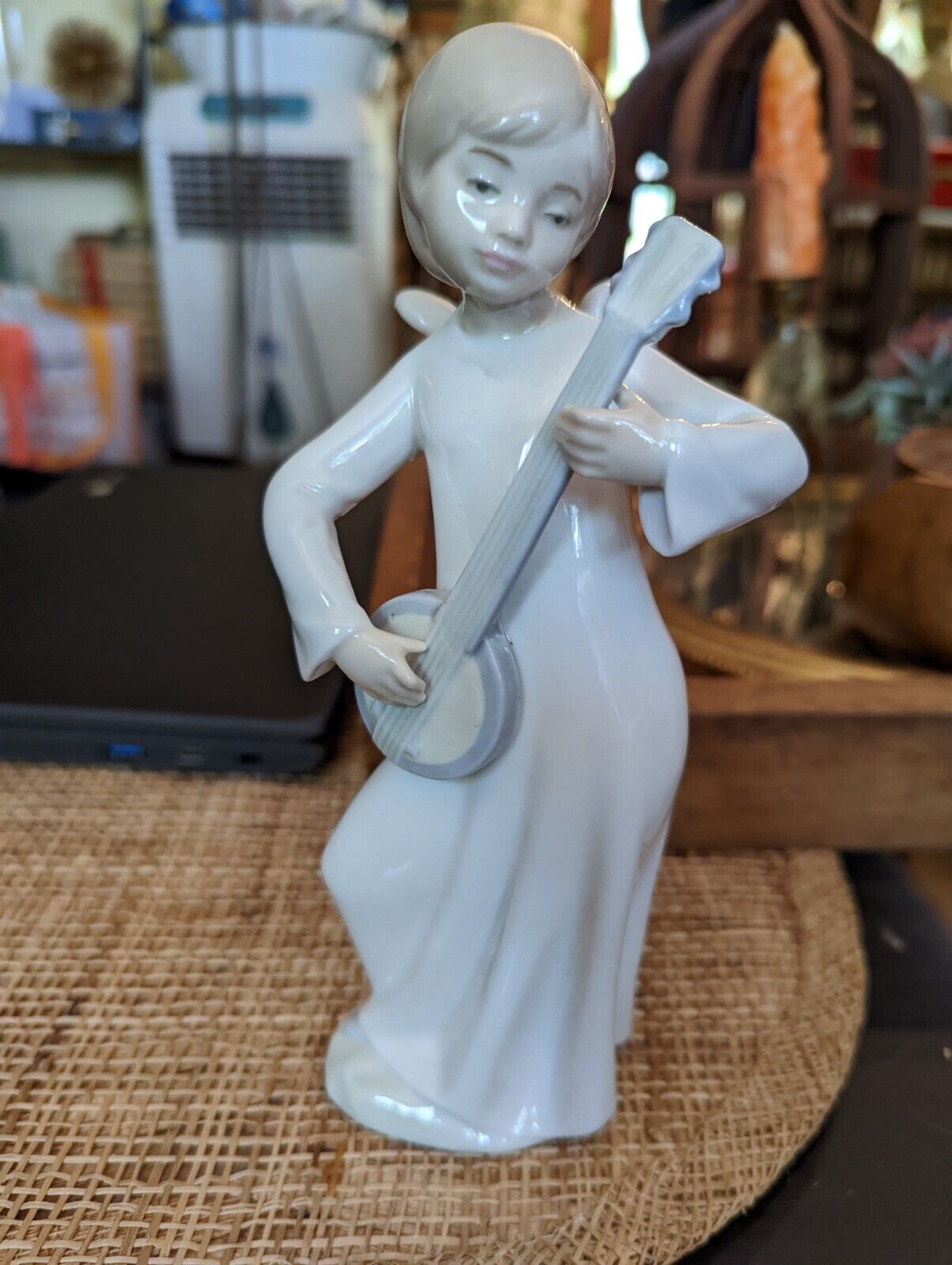 Lladro Nao Angel Playing the Banjo Porcelain Figurine #192 clipped wing.