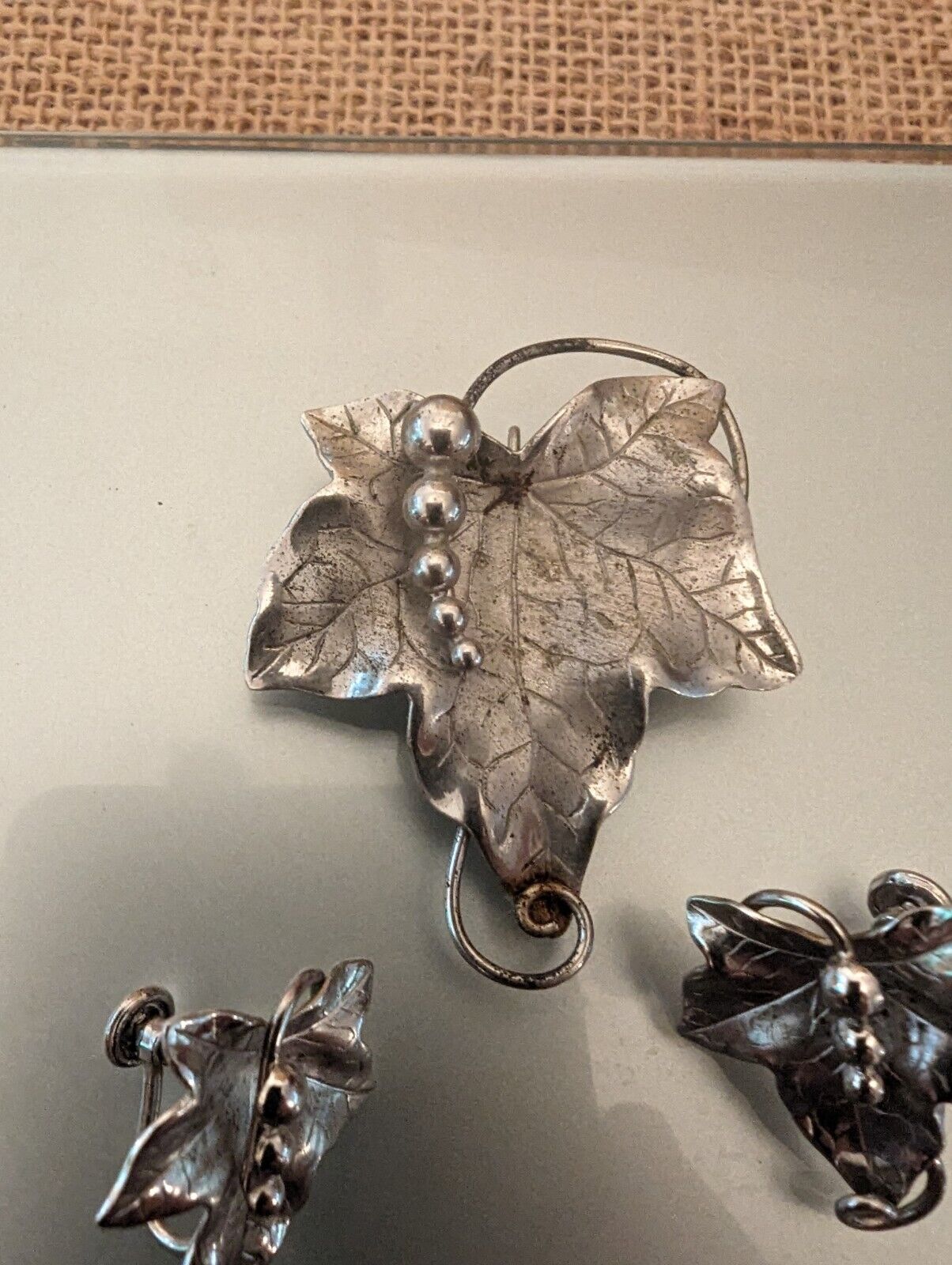 VINTAGE CARL ART STERLING SILVER GRAPE LEAF BROOCH AND EARRING SET 12 grams