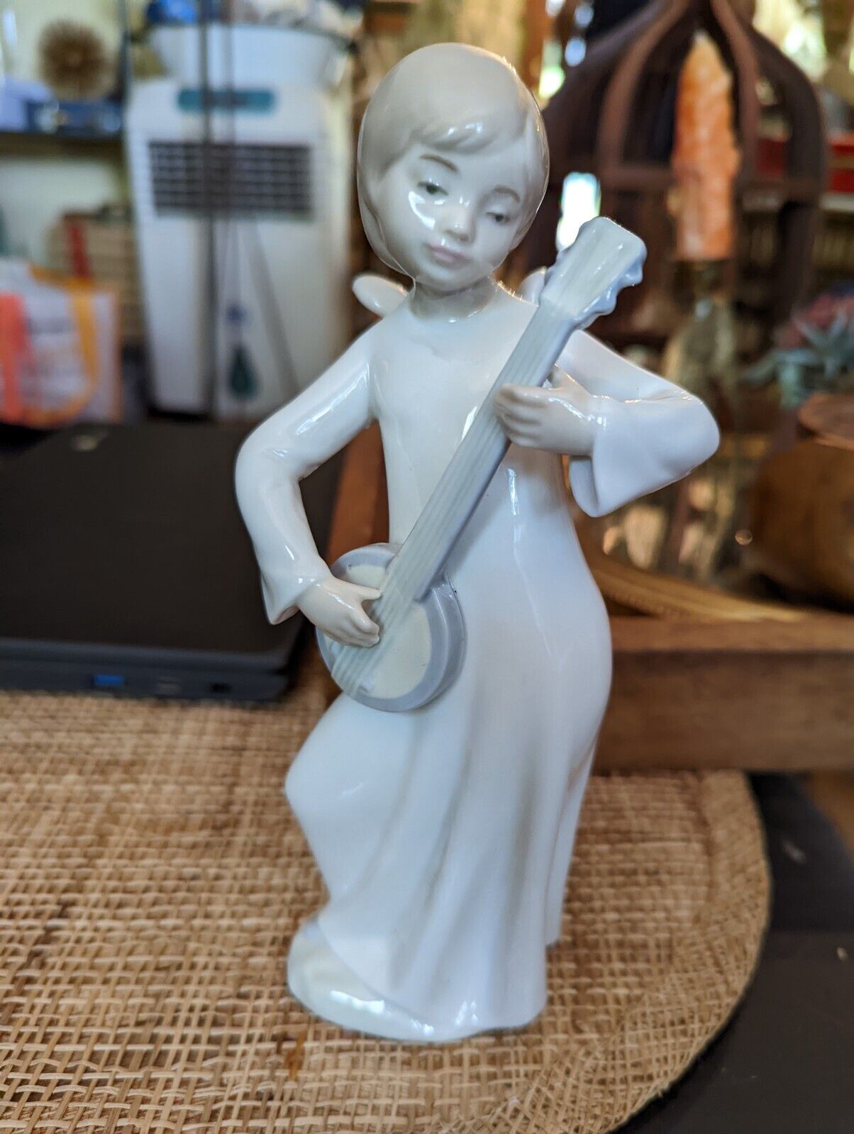 Lladro Nao Angel Playing the Banjo Porcelain Figurine #192 clipped wing.