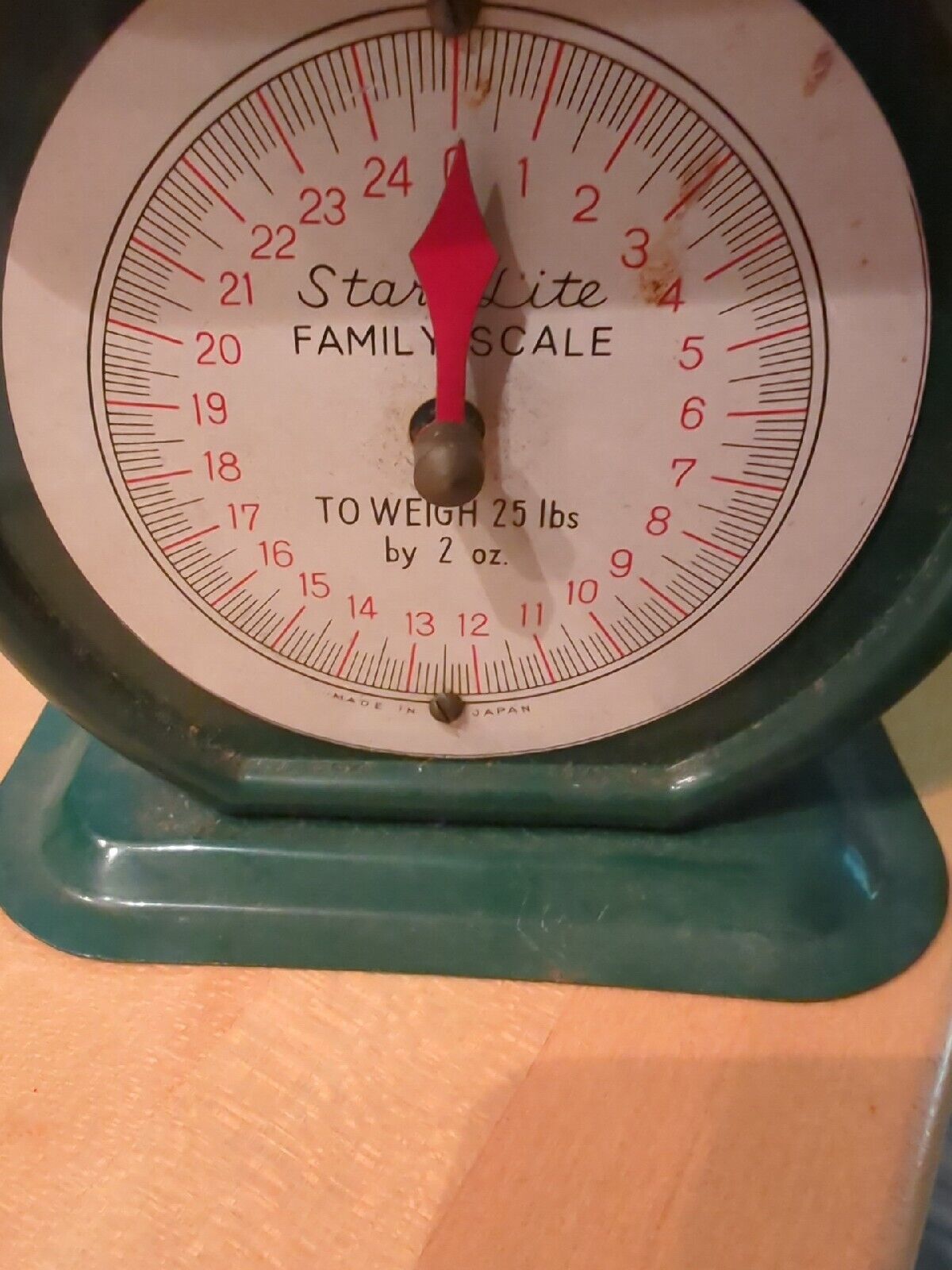 Vintage All  Green Star Light Family Scale 25lb By 2 Oz Made In Japan, Metal.