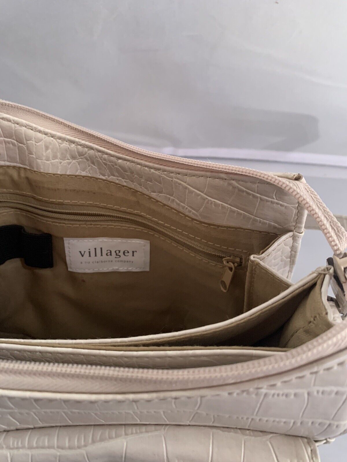 Villager Lady's Purse white