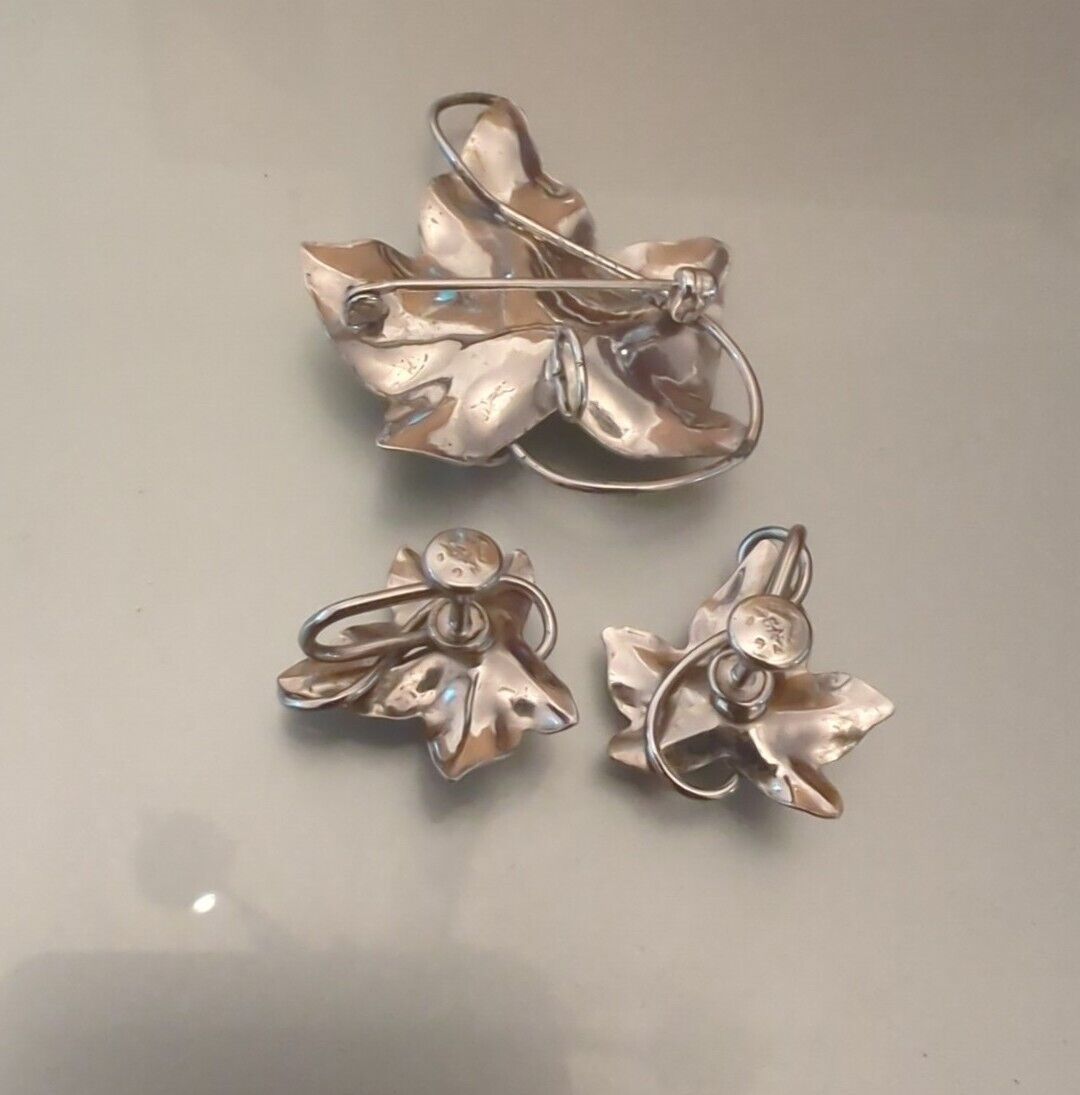 VINTAGE CARL ART STERLING SILVER GRAPE LEAF BROOCH AND EARRING SET 12 grams