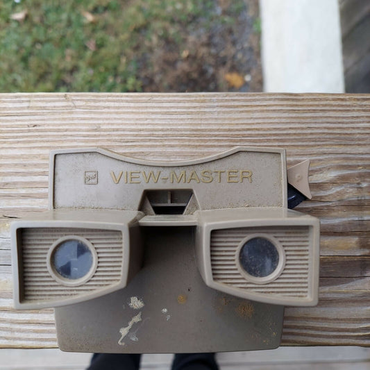 Vintage GAF View Master With Pictures Reels Casper,Popeye, Smokey Bear, and more