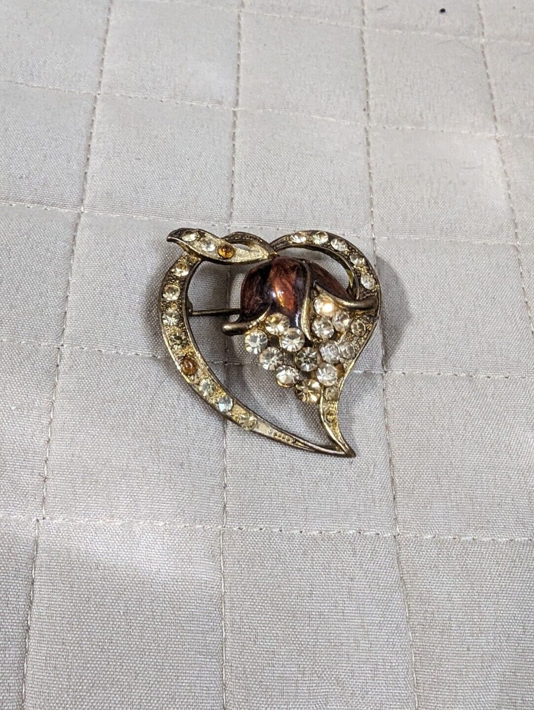 Beautiful Vintage 1950s Rhinestone And Enamel Golden Brooch