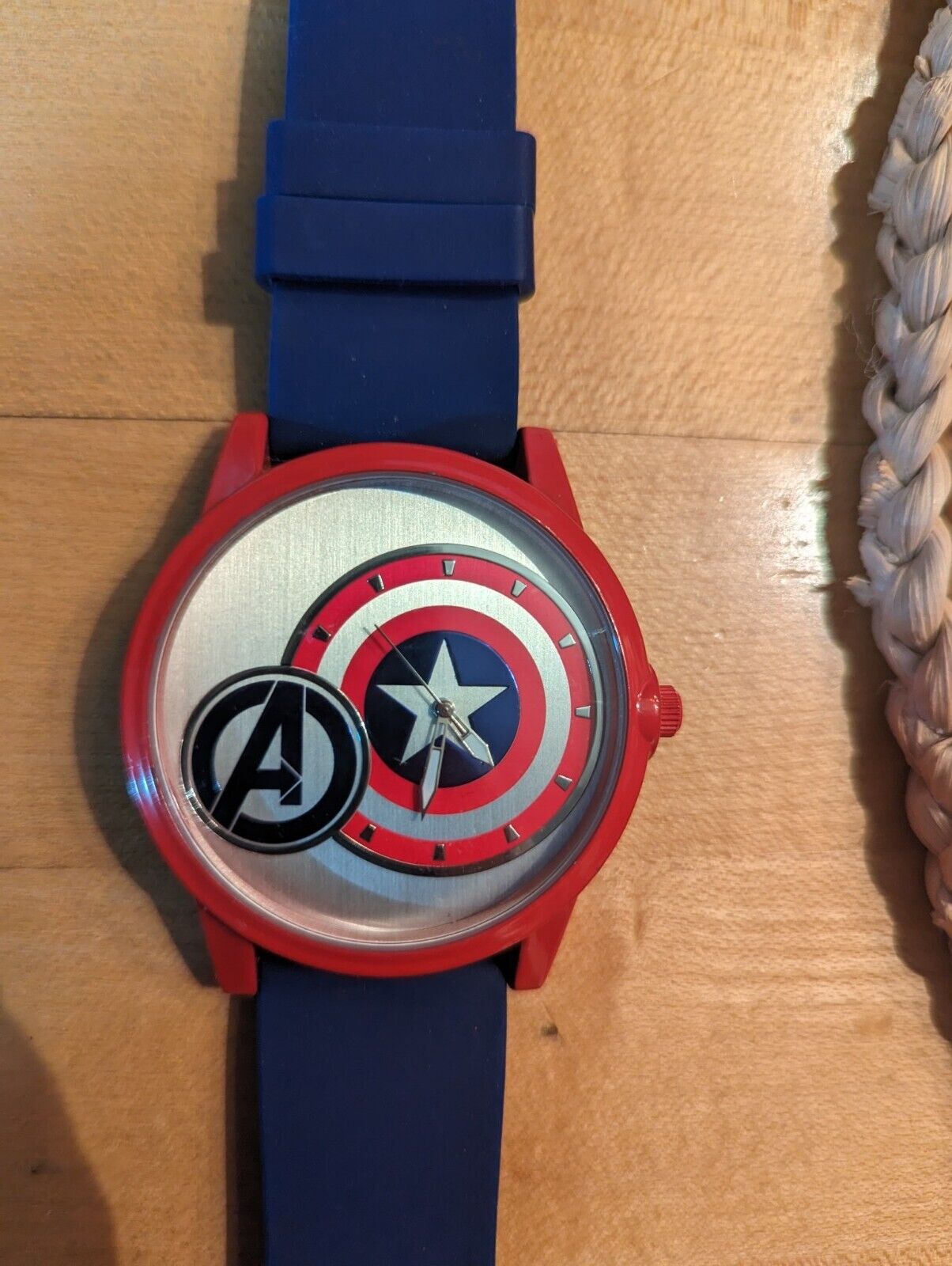 Huge Marvel Accutime Single Watch Avengers Captain America AVG1520KM Working