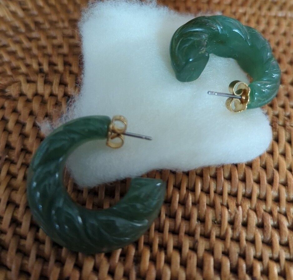 Vtg 1982 AVON “Floral Hoop – Jade Tone” Faux Jade Lucite Hoop Post Earrings NIB