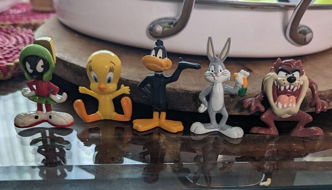 WB FIGURES BUGS BUNNY,DAFFY DUCK,MARVIN MARTIAN,TWEETY BIRD, TASMANIAN DEVIL 2.5