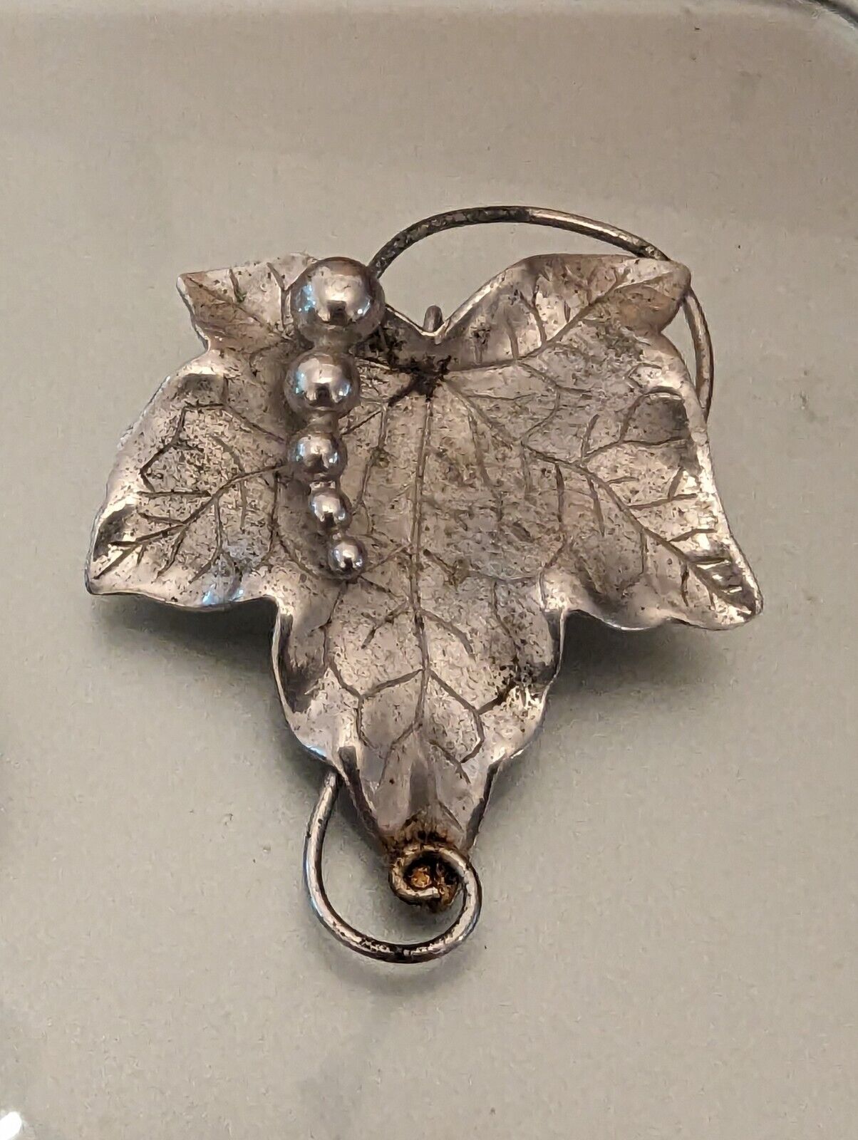 VINTAGE CARL ART STERLING SILVER GRAPE LEAF BROOCH AND EARRING SET 12 grams