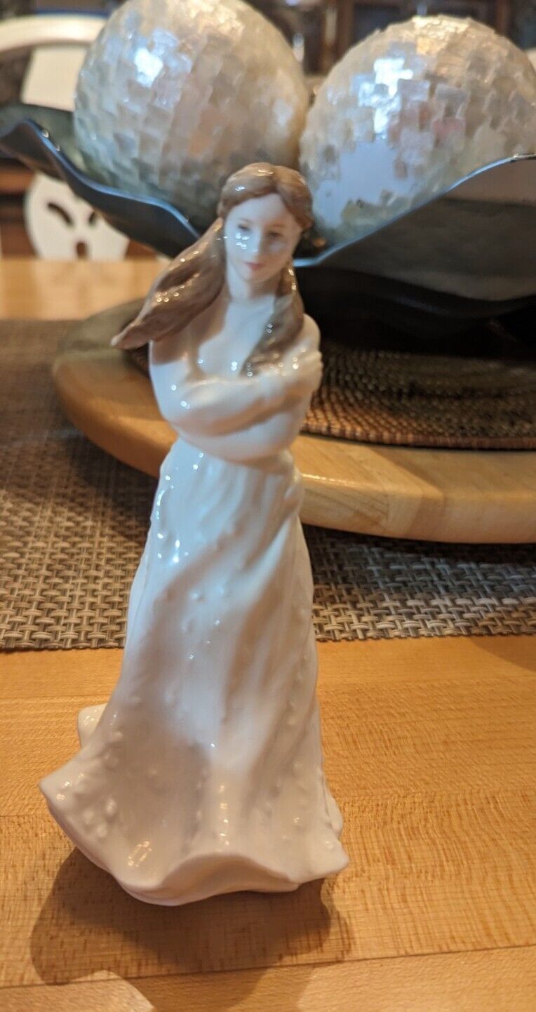 Vintage 2000 Figurine ROYAL DOULTON SENTIMENTS EMBRACE HN 4258 Lady Figurine 6"