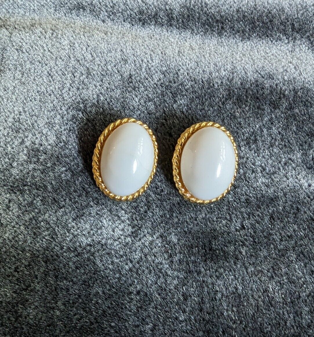 Vintage Les Bernard Clip On Earrings White Glass Stone Over Golden Metal Classic