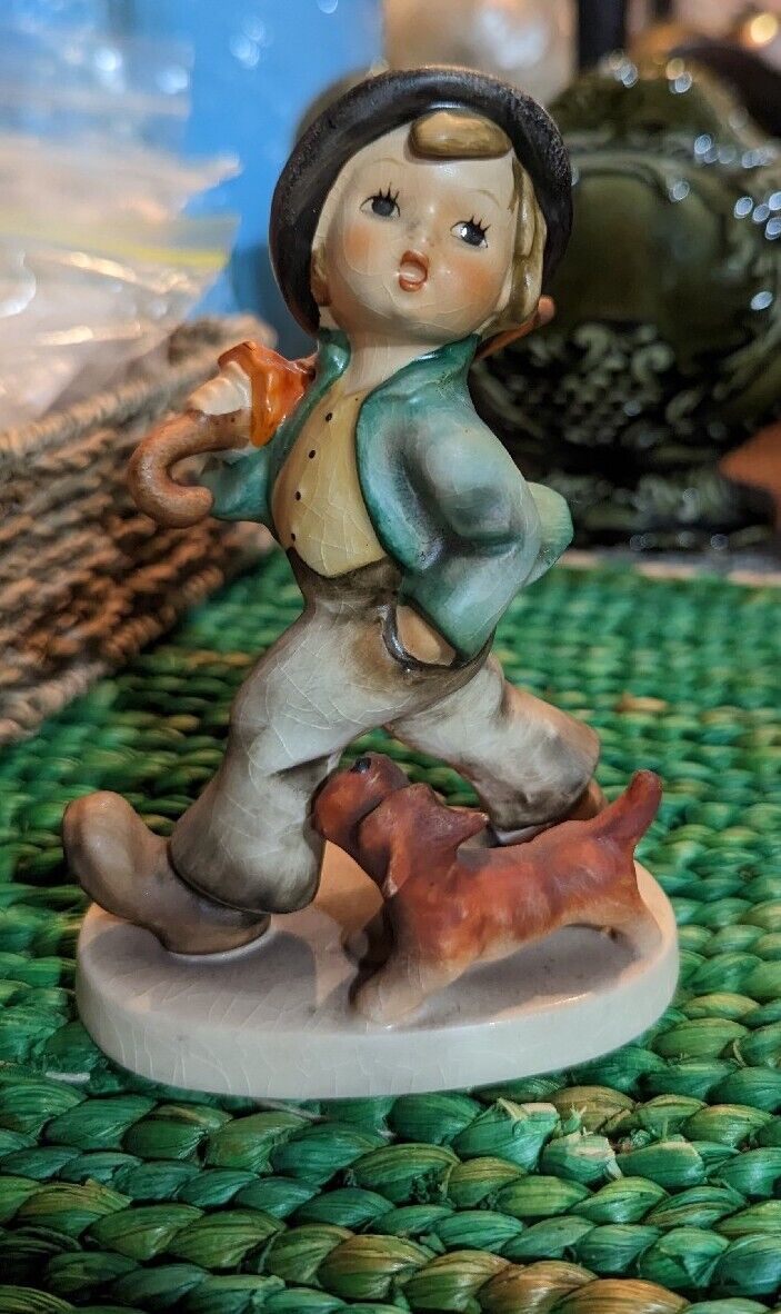 'Strollling Along' Hummel Goebel Porcelain Figurine No 5 1969 W. Germany