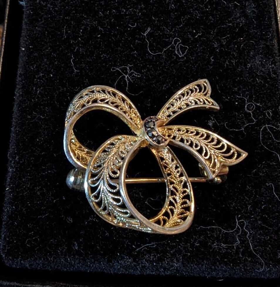 Marked Sterling Intricate Gold Toned Ribbon Pin Brooch