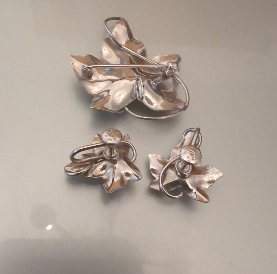 VINTAGE CARL ART STERLING SILVER GRAPE LEAF BROOCH AND EARRING SET 12 grams