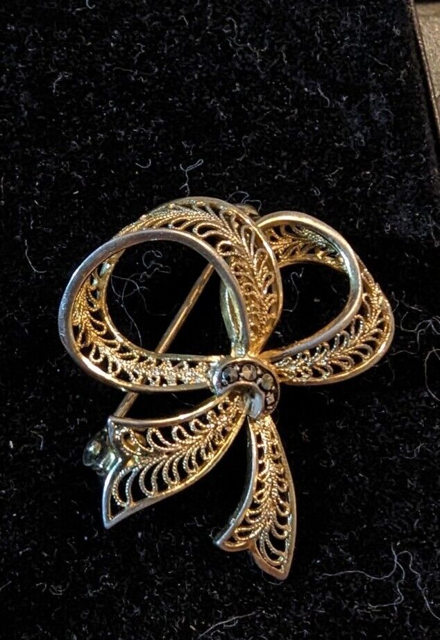 Marked Sterling Intricate Gold Toned Ribbon Pin Brooch