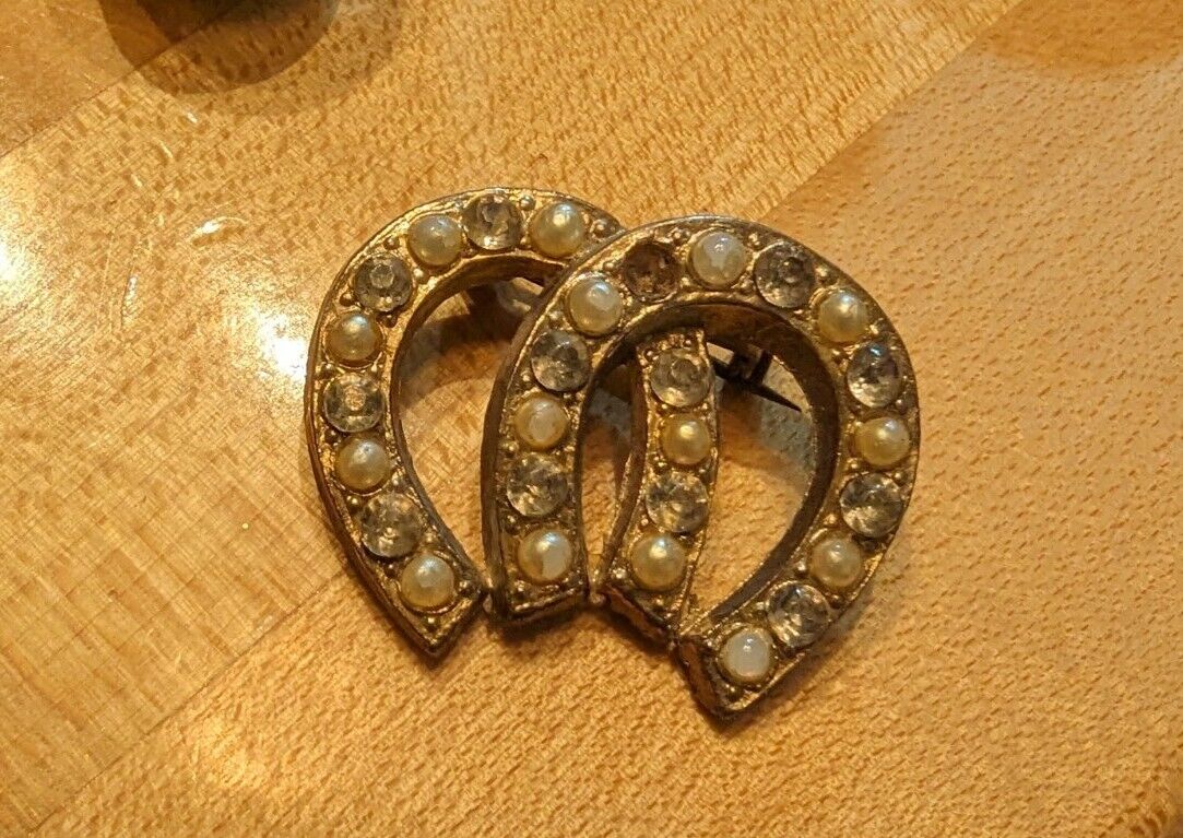 True Vintage 1950s Double Horseshoe Brooch