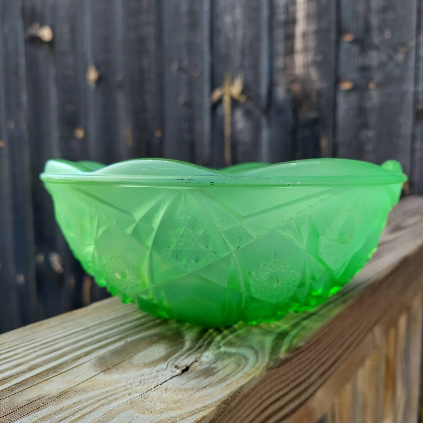 vintage emerald green glass bowl