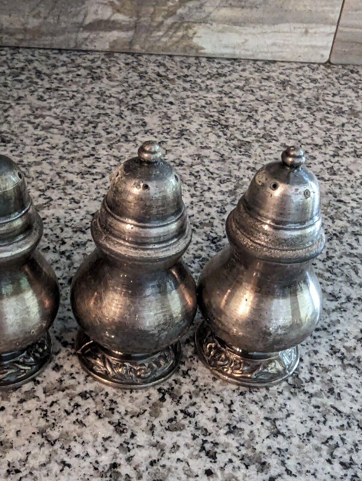 Oneida ltd #51 salt and pepper shakers 4pc original box silver plate