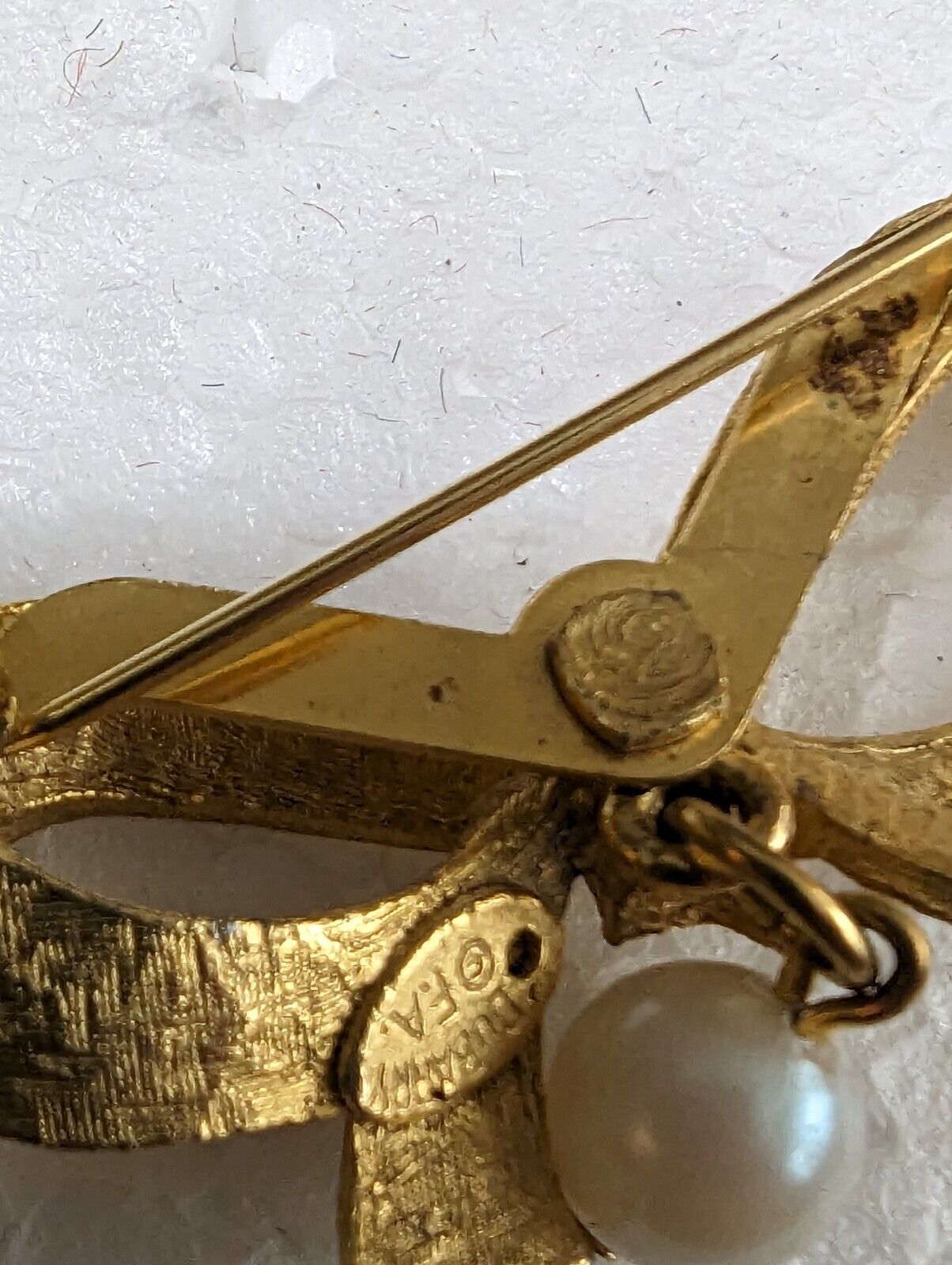 Vintage DUBARRY Gold Tone Ribbon With A Dangling Pearl