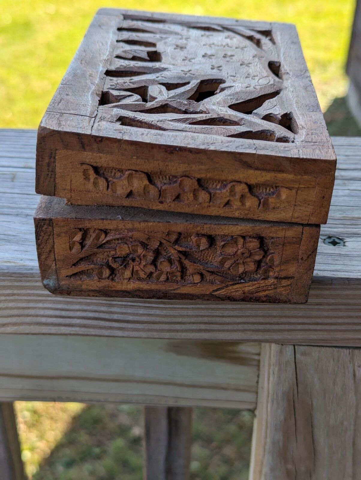 VTG Hand Carved India SHEESHAM WOOD Trinket JEWELRY Hinged Box Elephan Inlay 8x5