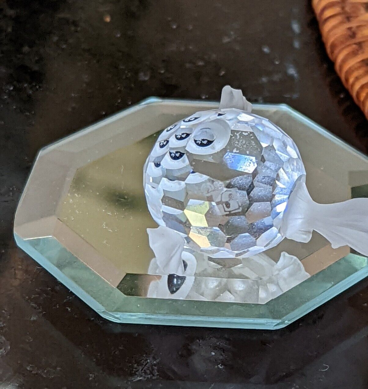 Swarovski Small Crystal 1.25" Blow Fish Figurine On  Glass Display Tray