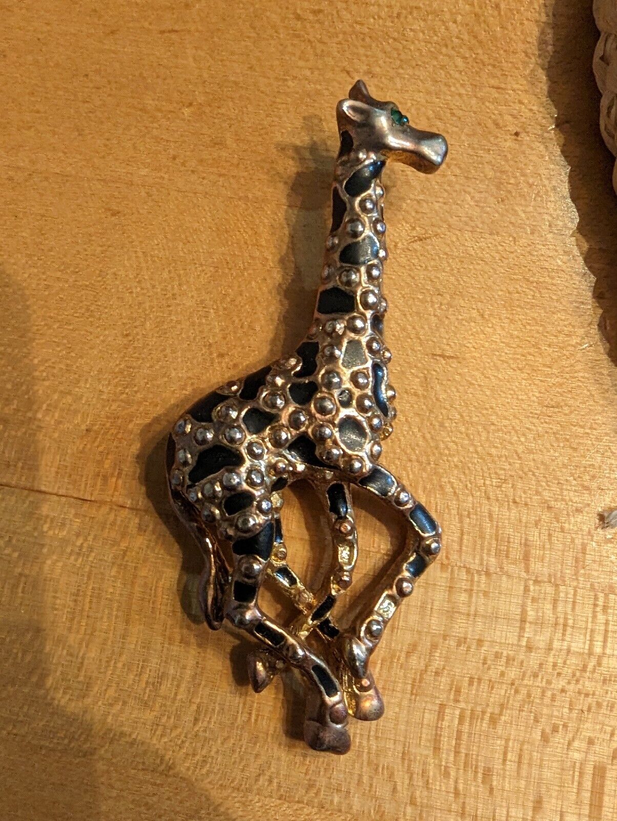 Giraffe Figure Lapel Brooch Pin