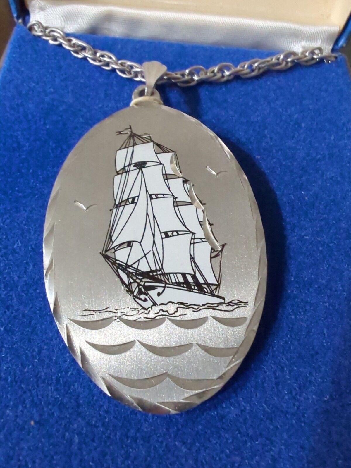 Blackinton Mass USA Sails Ship Large Pewter Pendant And Chain New In Box