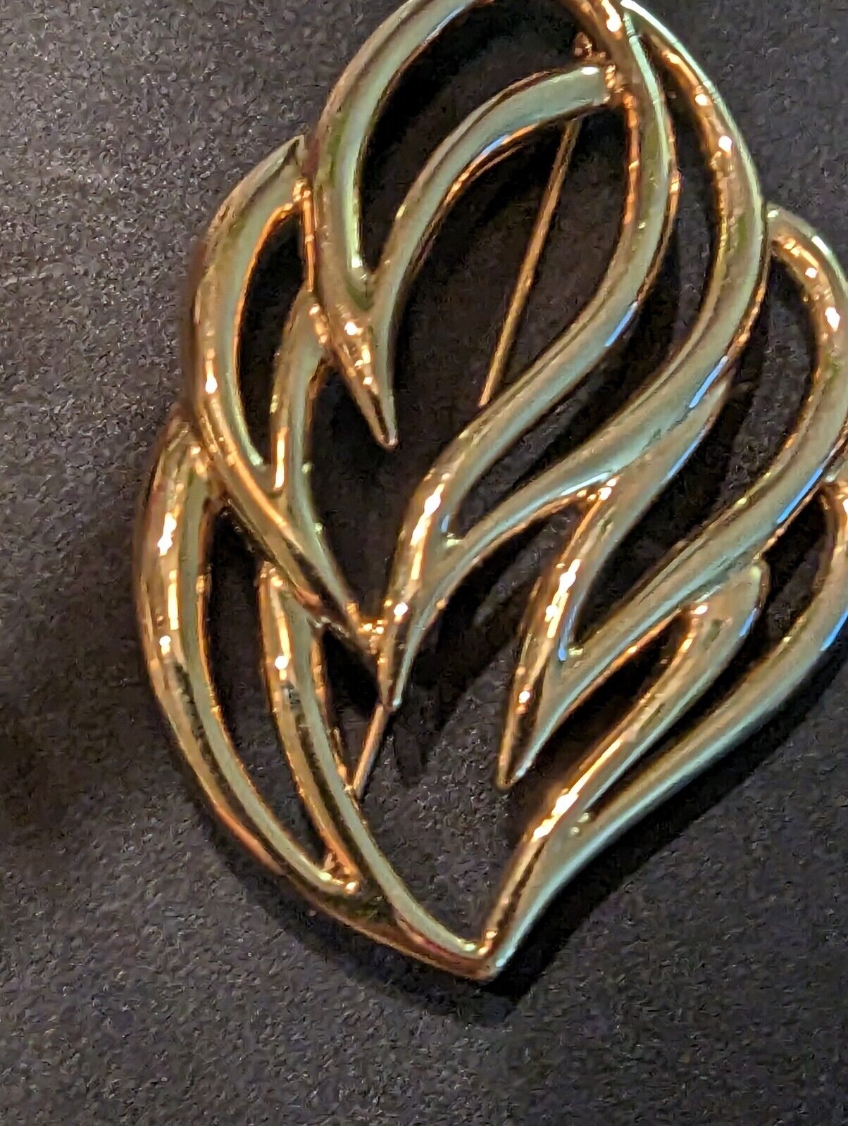 Monet Gold Tone Leaf Feather Brooch Pin Vintage Modern Elegant Clear Lines