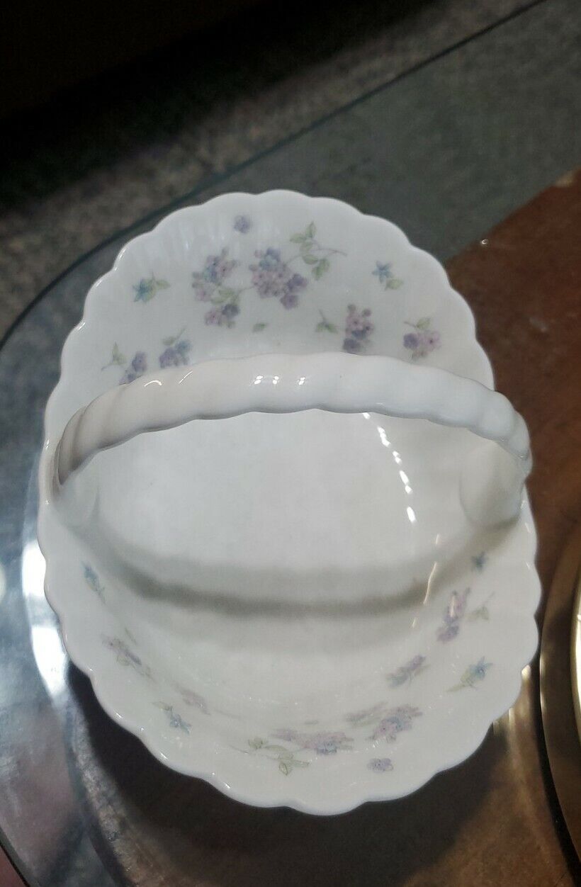 WEDGWOOD APRIL FLOWERS HANDLED CANDY NUT BASKET BONE CHINA MADE IN ENGLAND