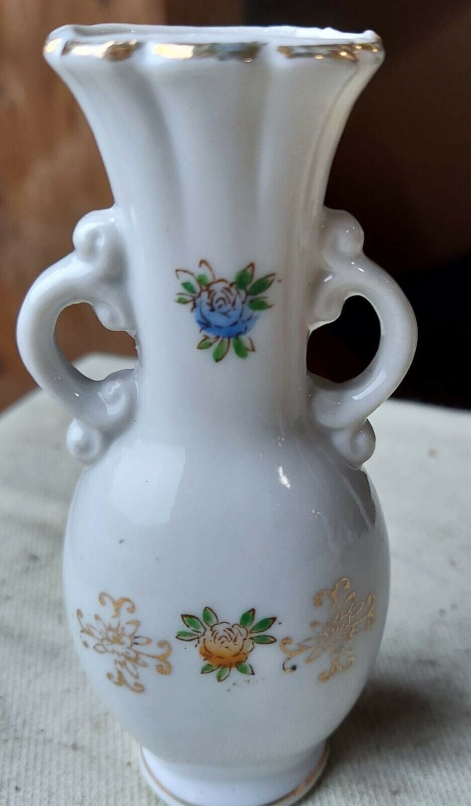 Vintage 4-5/8" Small Vase Made in Occupied Japan Porcelain White w Gold Accent