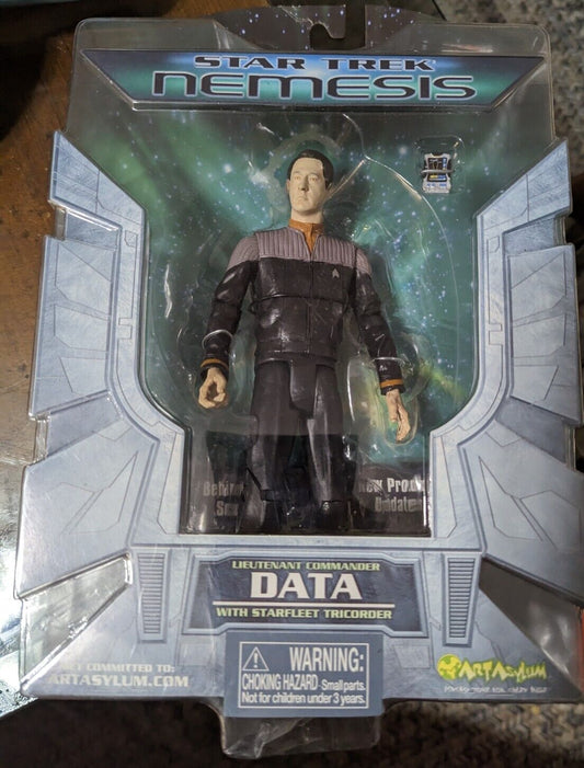 Star Trek NEMISIS Lieutenant Commander DATA Starfleet with Tricorder NIB