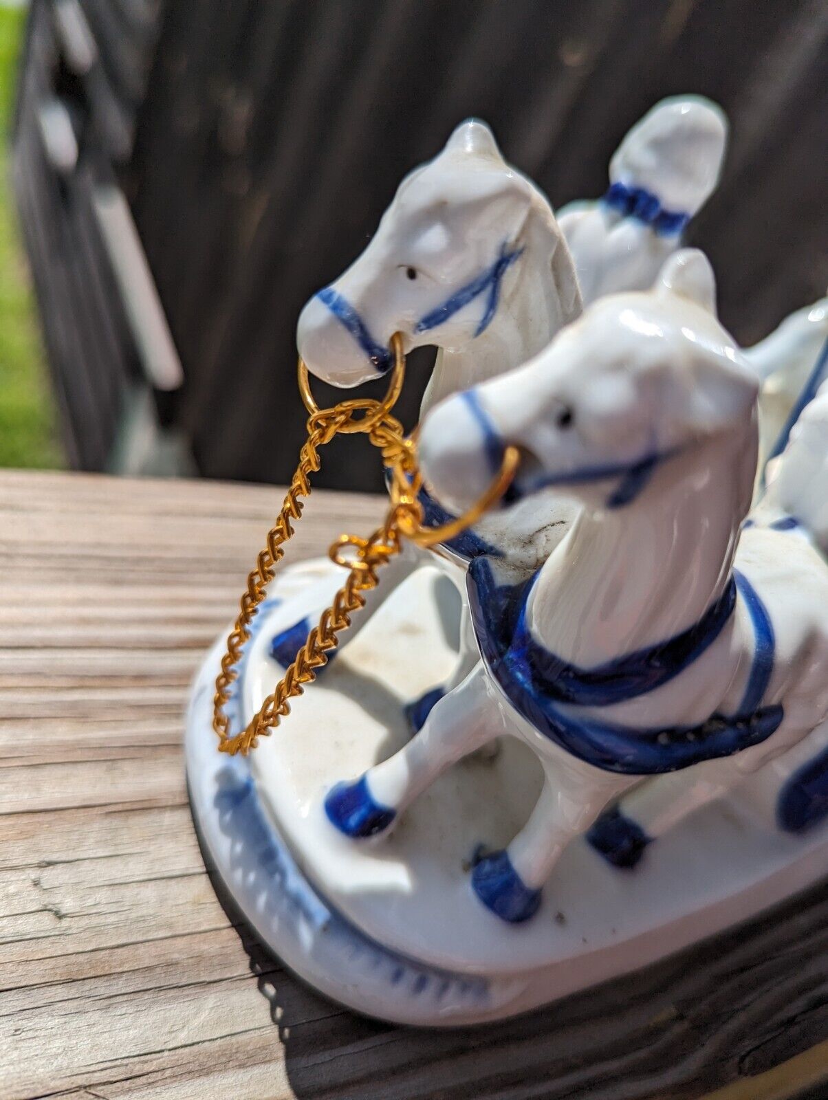 VINTAGE BLUE & WHITE GEORGE & MARTHA WASHINGTON FIGURINE