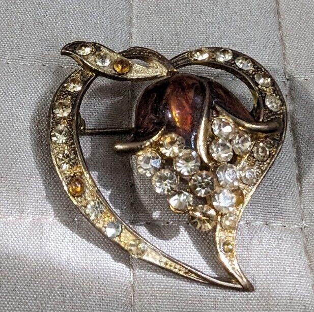 Beautiful Vintage 1950s Rhinestone And Enamel Golden Brooch