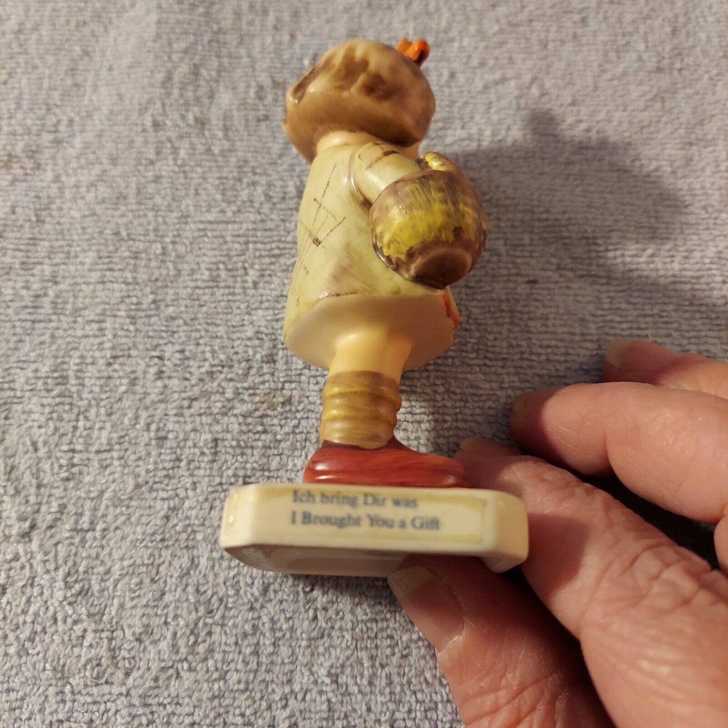 Goebel Figurine I Brought You a Gift #479 MI Hummel Club 4" W Germany