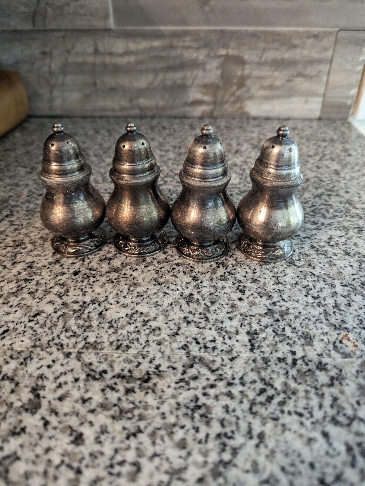 Oneida ltd #51 salt and pepper shakers 4pc original box silver plate