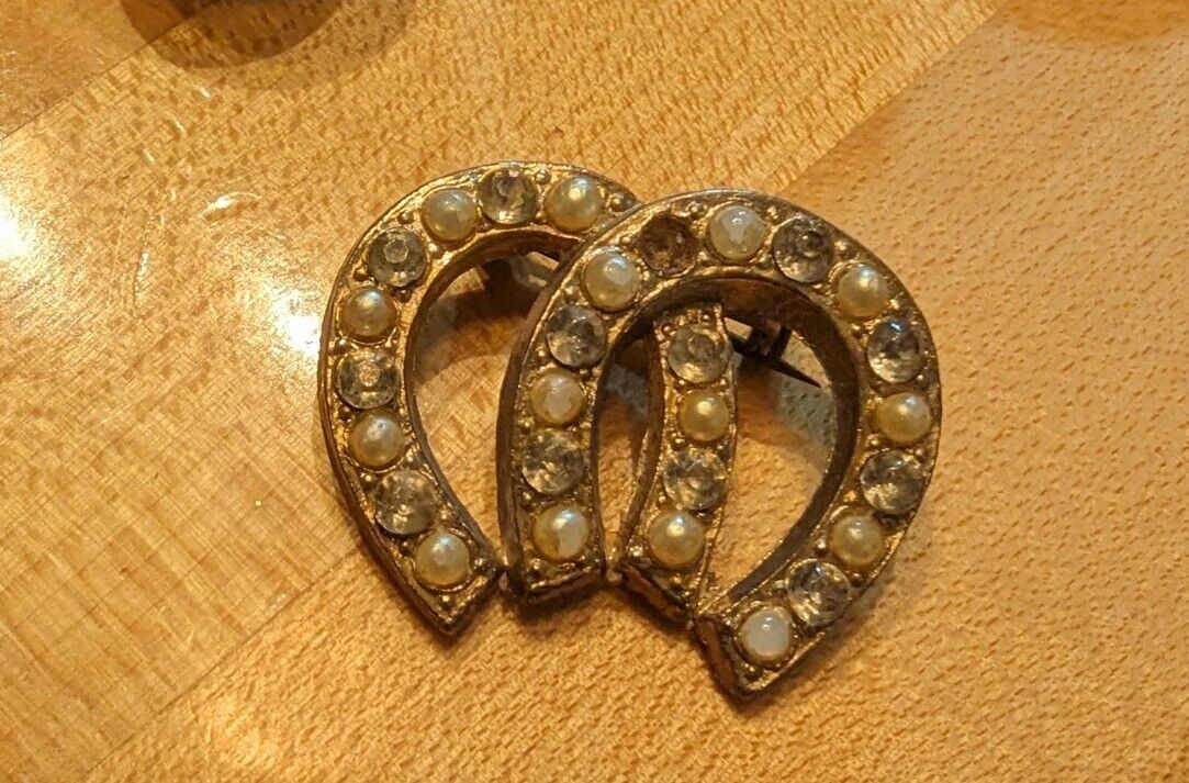 True Vintage 1950s Double Horseshoe Brooch