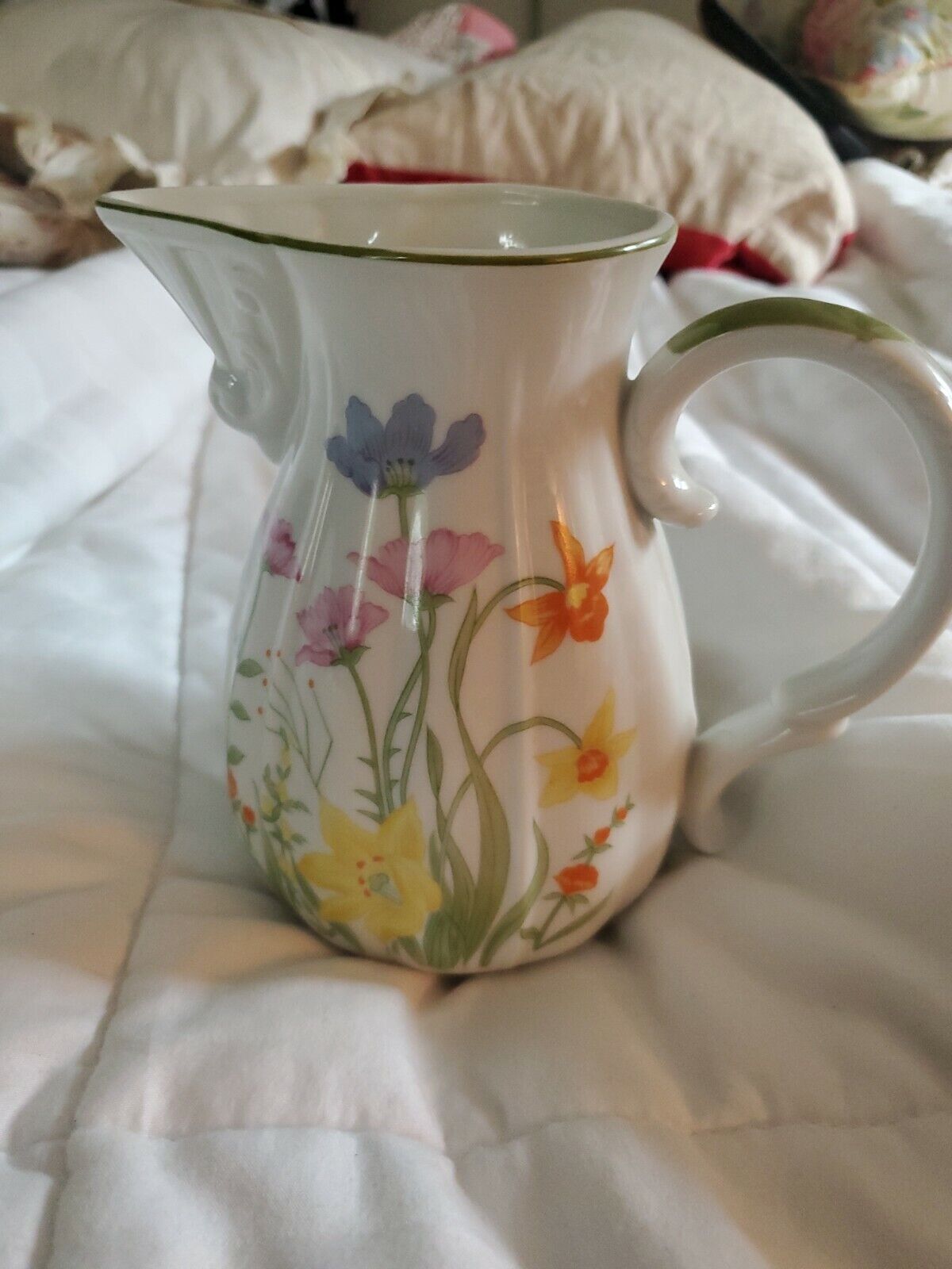 Beautiful Vintage 1974 Mann Japan Day Lily Fine China Pitcher