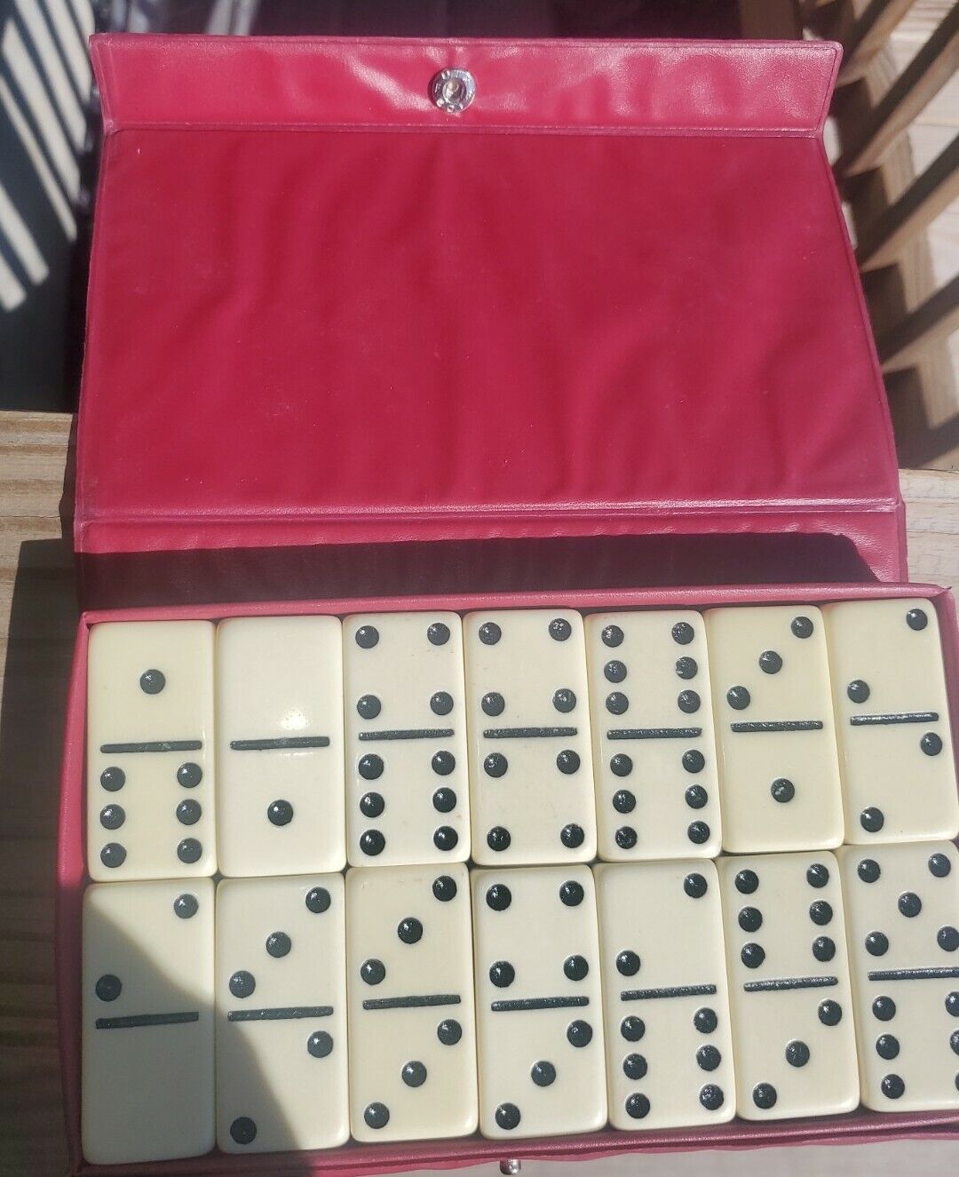 VINTAGE 1996 TOY GAME DOMINOES BY CARDINAL