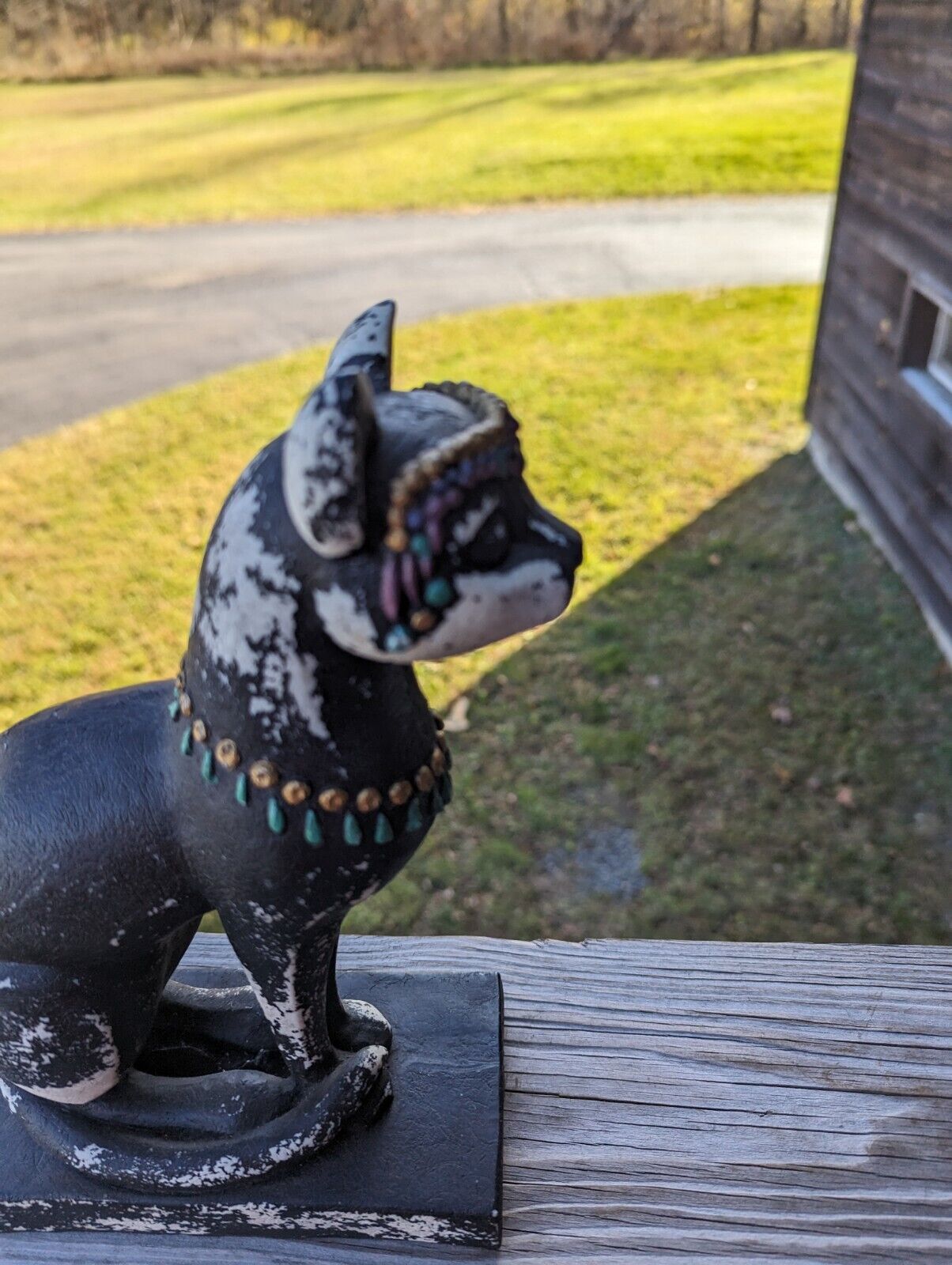 VINTAGE PEELING OTAGIRI ENESCO EGYPTIAN BLACK CAT WITH JEWELS FIGURINE PARASTONE