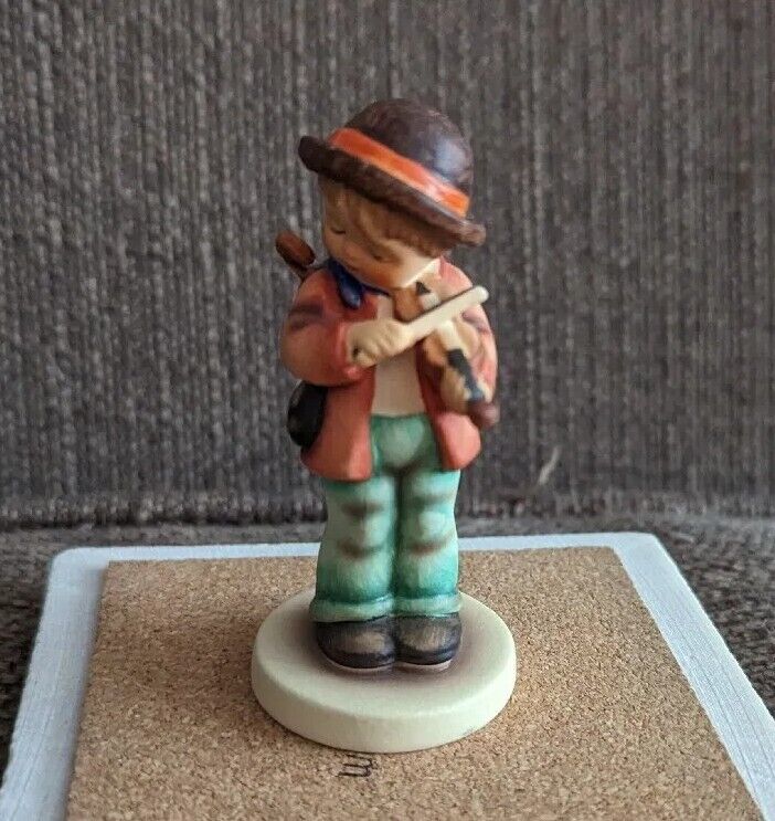 M I Hummel Goebel LITTLE FIDDLER Porcelain Figurine Germany Mold # 4 TMK 6, 3"