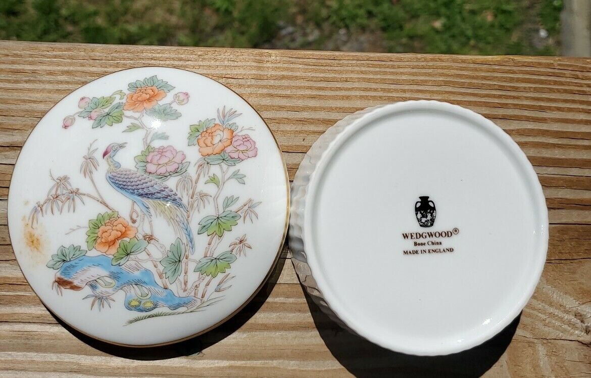 WEDGWOOD ROUND FLUTED BOX & LID - KUTANI CRANE - 3 3/4" Diam, in original box