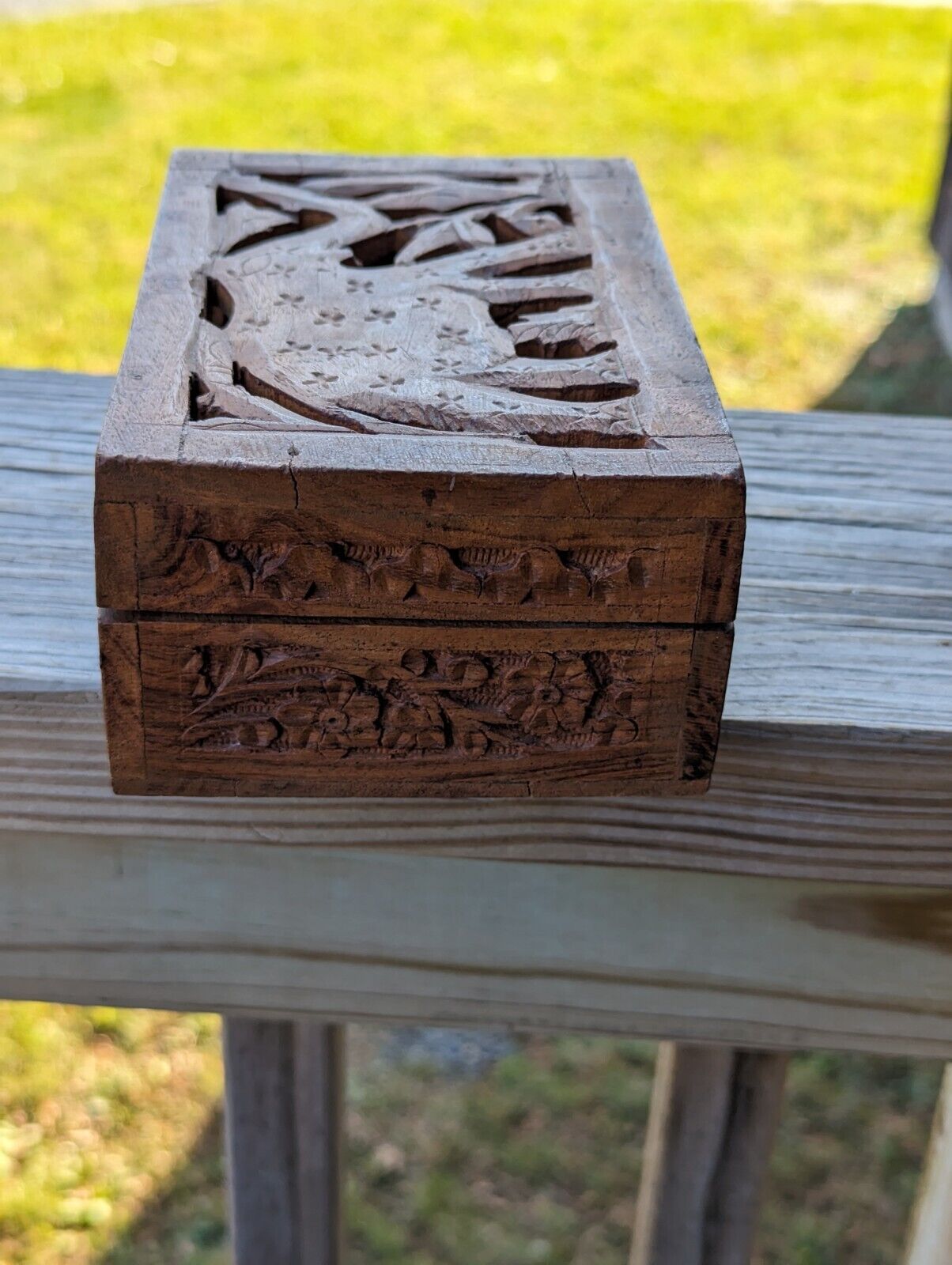 VTG Hand Carved India SHEESHAM WOOD Trinket JEWELRY Hinged Box Elephan Inlay 8x5