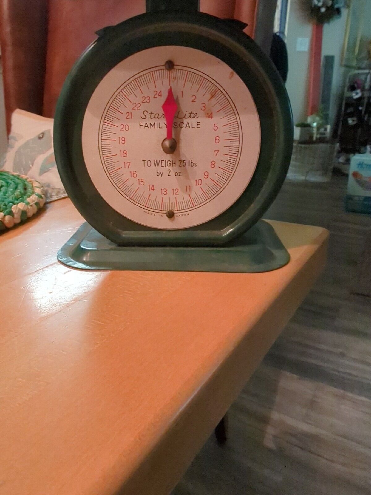 Vintage All  Green Star Light Family Scale 25lb By 2 Oz Made In Japan, Metal.