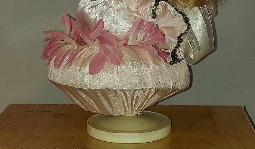 Vintage China Flowers Taiwan sitting Doll